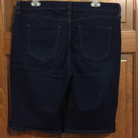 Denim shorts - Picture 3 of 4